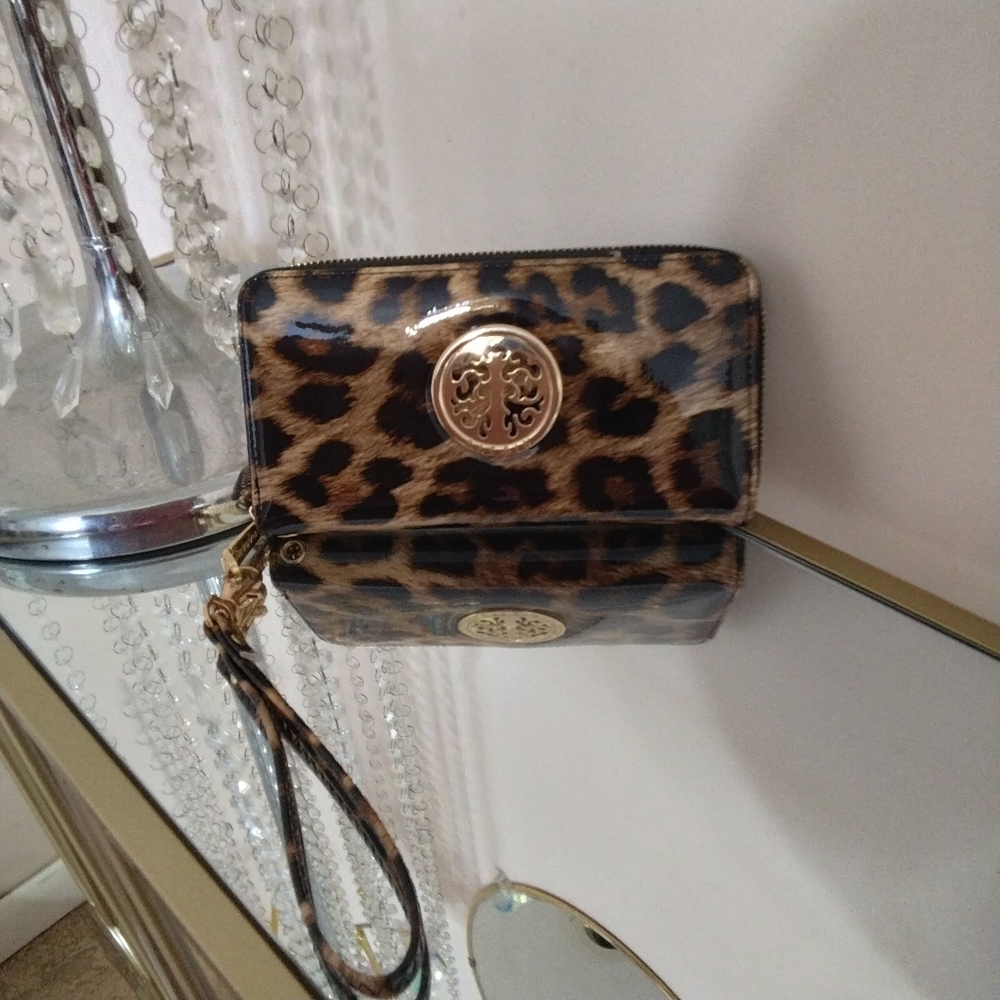 Dasein Leopard Tote and Zip Wallet Set with Gold Emblem NWOT - Picture 4 of 6